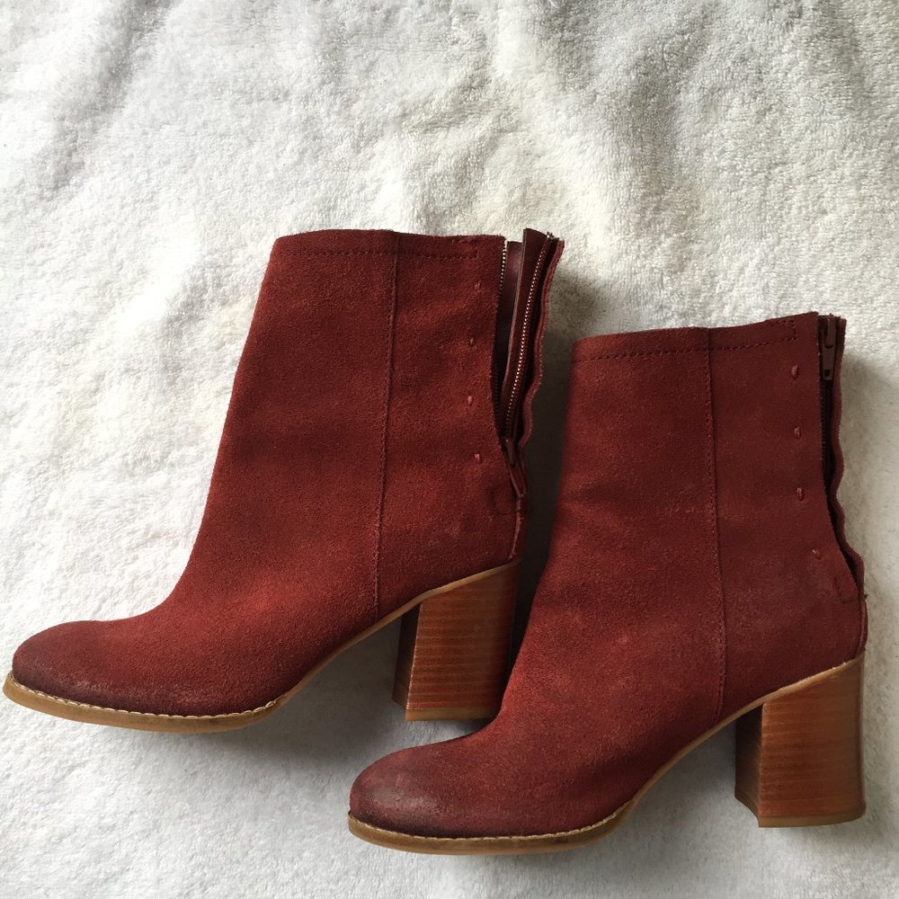 Wine suede colored booties
